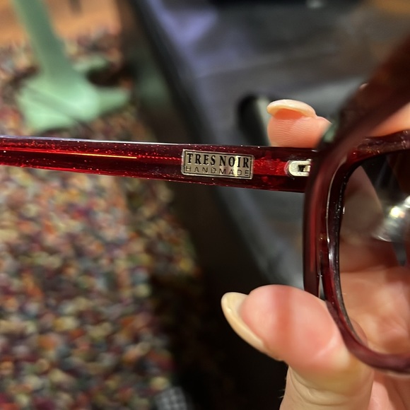 Tres Noir Ultra Lux sunglasses in Red w/ case - Picture 4 of 5